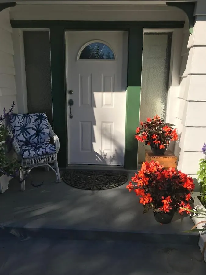 Farm House B& B @ Snowdon House Bed & Breakfast North Saanich